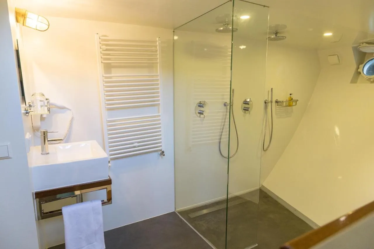 M/S Svalbard B&B Amszterdam